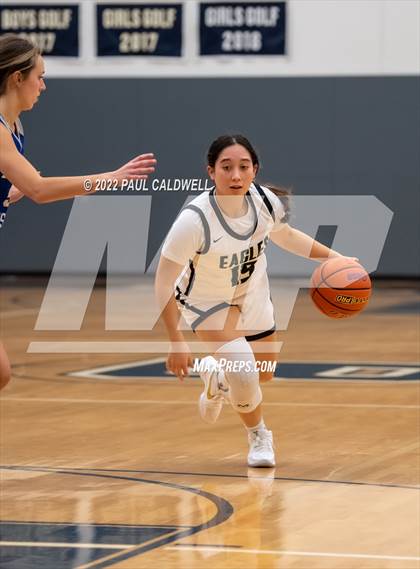 Thumbnail 3 in Klahowya vs. Bellevue Christian (WIAA 1A District Playoff) photogallery.