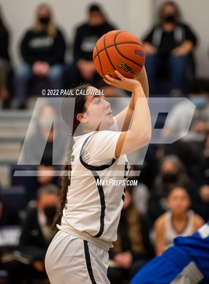 Thumbnail 2 in Klahowya vs. Bellevue Christian (WIAA 1A District Playoff) photogallery.
