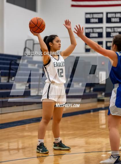 Thumbnail 1 in Klahowya vs. Bellevue Christian (WIAA 1A District Playoff) photogallery.