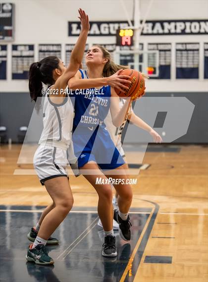 Thumbnail 3 in Klahowya vs. Bellevue Christian (WIAA 1A District Playoff) photogallery.