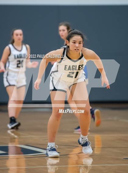 Thumbnail 1 in Klahowya vs. Bellevue Christian (WIAA 1A District Playoff) photogallery.