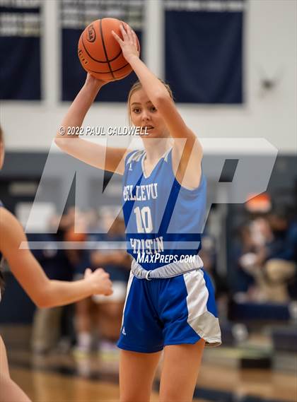 Thumbnail 2 in Klahowya vs. Bellevue Christian (WIAA 1A District Playoff) photogallery.