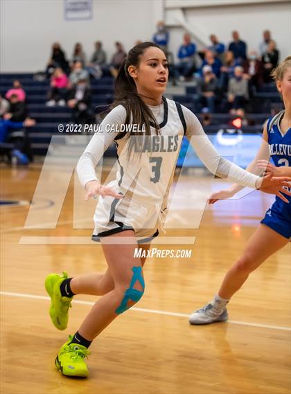 Thumbnail 3 in Klahowya vs. Bellevue Christian (WIAA 1A District Playoff) photogallery.