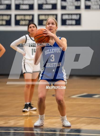 Thumbnail 3 in Klahowya vs. Bellevue Christian (WIAA 1A District Playoff) photogallery.