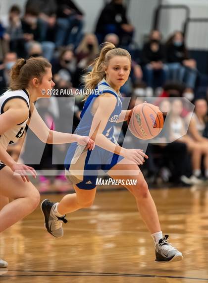 Thumbnail 3 in Klahowya vs. Bellevue Christian (WIAA 1A District Playoff) photogallery.