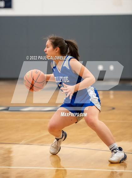 Thumbnail 2 in Klahowya vs. Bellevue Christian (WIAA 1A District Playoff) photogallery.