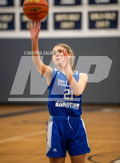 Thumbnail 2 in Klahowya vs. Bellevue Christian (WIAA 1A District Playoff) photogallery.