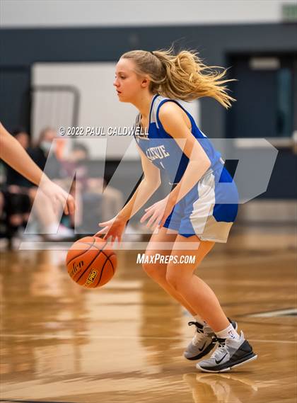 Thumbnail 3 in Klahowya vs. Bellevue Christian (WIAA 1A District Playoff) photogallery.
