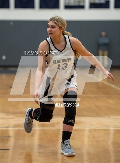 Thumbnail 2 in Klahowya vs. Bellevue Christian (WIAA 1A District Playoff) photogallery.