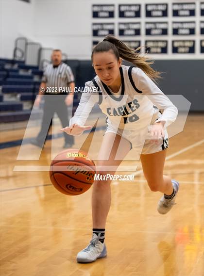 Thumbnail 2 in Klahowya vs. Bellevue Christian (WIAA 1A District Playoff) photogallery.