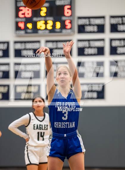 Thumbnail 2 in Klahowya vs. Bellevue Christian (WIAA 1A District Playoff) photogallery.