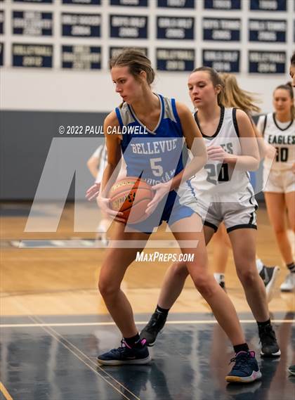 Thumbnail 1 in Klahowya vs. Bellevue Christian (WIAA 1A District Playoff) photogallery.