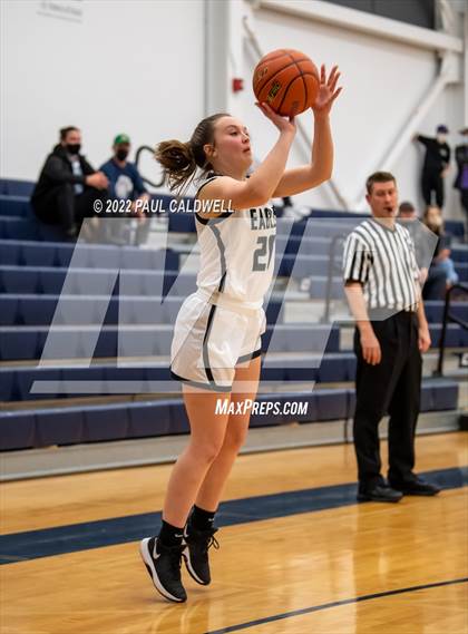 Thumbnail 2 in Klahowya vs. Bellevue Christian (WIAA 1A District Playoff) photogallery.