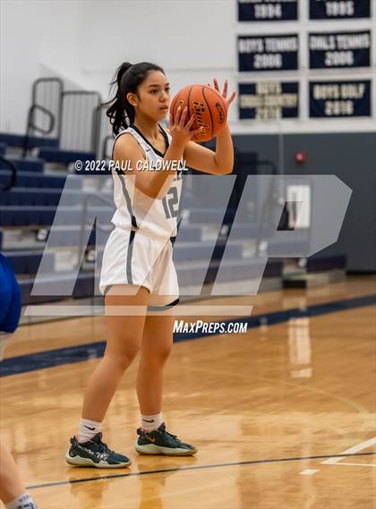 Thumbnail 3 in Klahowya vs. Bellevue Christian (WIAA 1A District Playoff) photogallery.