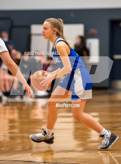 Thumbnail 1 in Klahowya vs. Bellevue Christian (WIAA 1A District Playoff) photogallery.