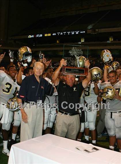 Thumbnail 3 in Foster vs. Hanks (Dave Campbell's Texas Football Classic) photogallery.