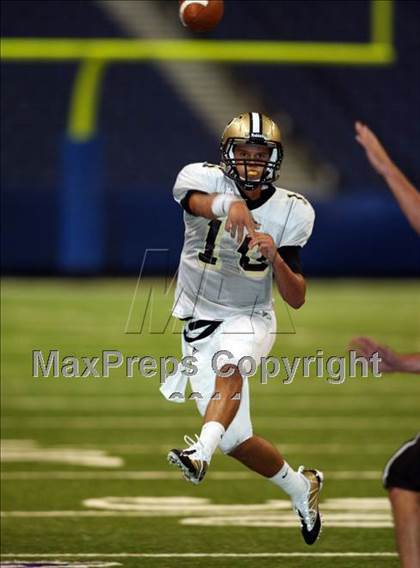 Thumbnail 2 in Foster vs. Hanks (Dave Campbell's Texas Football Classic) photogallery.