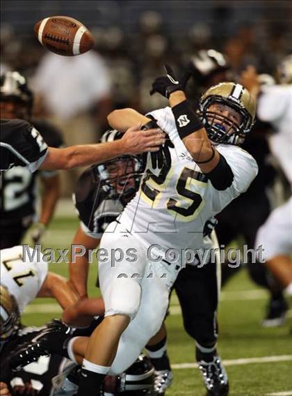 Thumbnail 1 in Foster vs. Hanks (Dave Campbell's Texas Football Classic) photogallery.