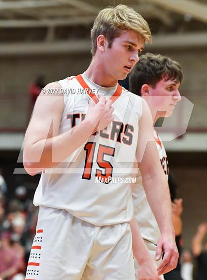 Thumbnail 1 in Aspen vs. Sterling (CHSAA 3A Final 4) photogallery.