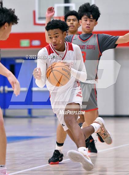 Thumbnail 2 in Pleasant Grove vs. McClatchy (Stan Harms Classic) photogallery.