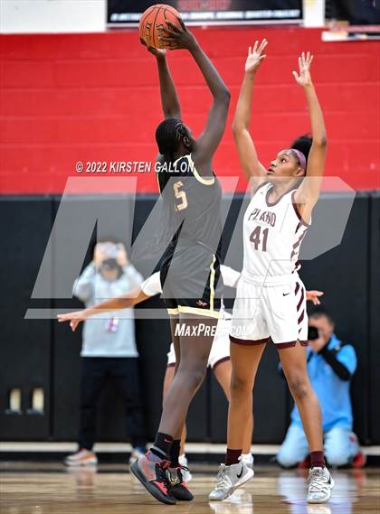 Thumbnail 3 in South Grand Prairie vs. Plano (UIL 6A Area Playoff) photogallery.