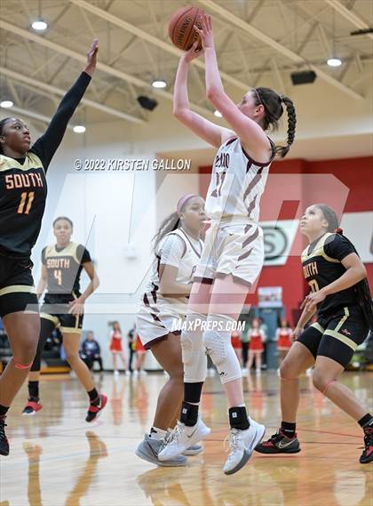 Thumbnail 2 in South Grand Prairie vs. Plano (UIL 6A Area Playoff) photogallery.