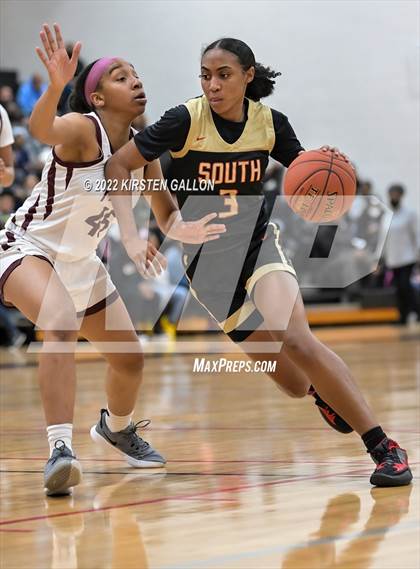 Thumbnail 2 in South Grand Prairie vs. Plano (UIL 6A Area Playoff) photogallery.
