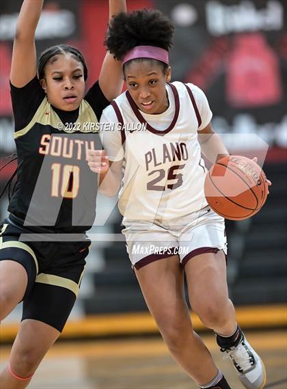 Thumbnail 2 in South Grand Prairie vs. Plano (UIL 6A Area Playoff) photogallery.