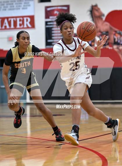 Thumbnail 1 in South Grand Prairie vs. Plano (UIL 6A Area Playoff) photogallery.