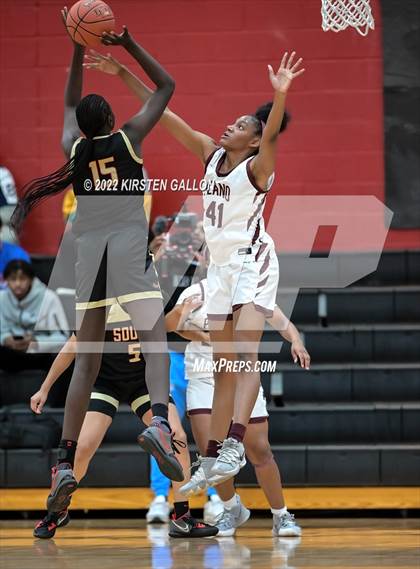 Thumbnail 3 in South Grand Prairie vs. Plano (UIL 6A Area Playoff) photogallery.