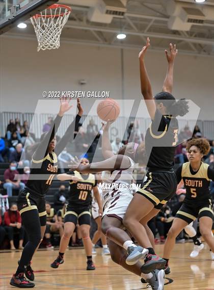 Thumbnail 3 in South Grand Prairie vs. Plano (UIL 6A Area Playoff) photogallery.