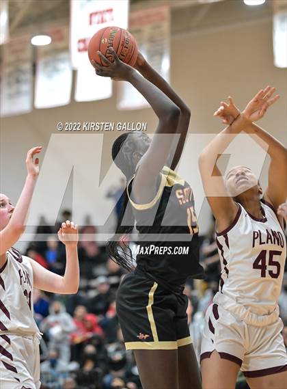 Thumbnail 2 in South Grand Prairie vs. Plano (UIL 6A Area Playoff) photogallery.