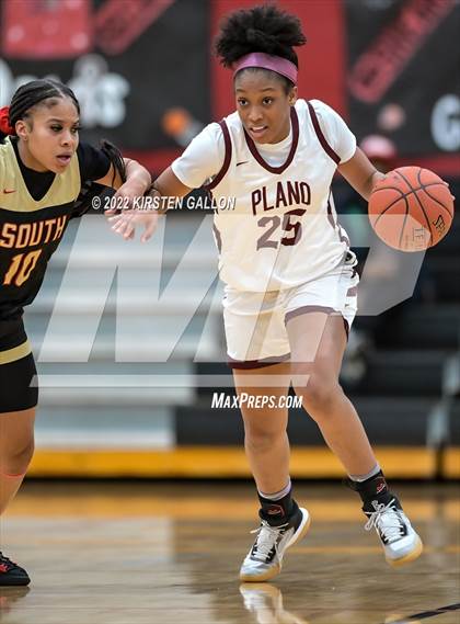 Thumbnail 1 in South Grand Prairie vs. Plano (UIL 6A Area Playoff) photogallery.