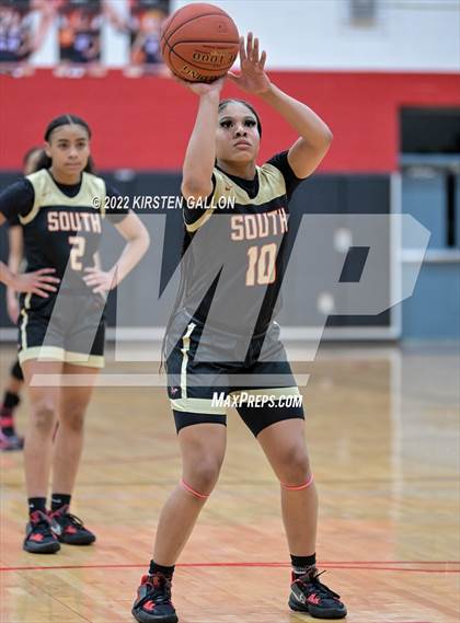 Thumbnail 3 in South Grand Prairie vs. Plano (UIL 6A Area Playoff) photogallery.
