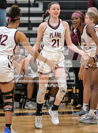 Thumbnail 1 in South Grand Prairie vs. Plano (UIL 6A Area Playoff) photogallery.