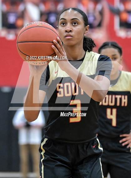 Thumbnail 2 in South Grand Prairie vs. Plano (UIL 6A Area Playoff) photogallery.