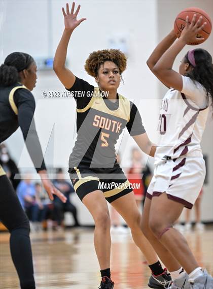 Thumbnail 3 in South Grand Prairie vs. Plano (UIL 6A Area Playoff) photogallery.
