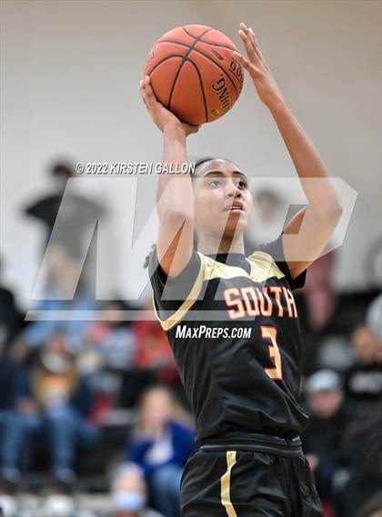 Thumbnail 1 in South Grand Prairie vs. Plano (UIL 6A Area Playoff) photogallery.