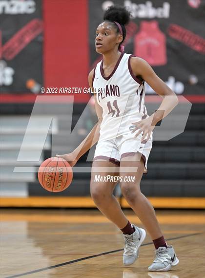 Thumbnail 3 in South Grand Prairie vs. Plano (UIL 6A Area Playoff) photogallery.