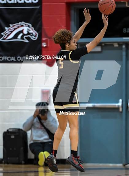 Thumbnail 3 in South Grand Prairie vs. Plano (UIL 6A Area Playoff) photogallery.