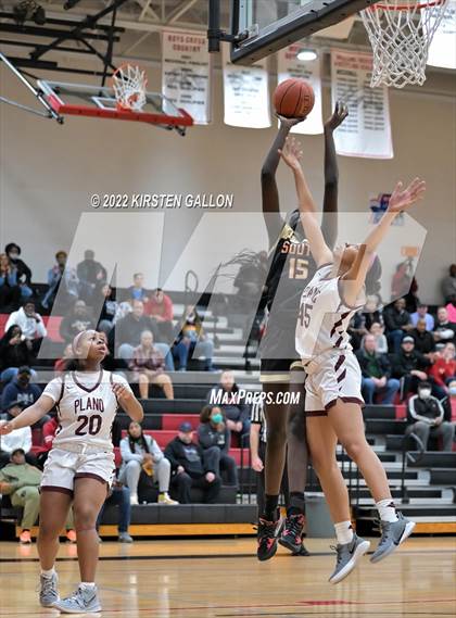 Thumbnail 3 in South Grand Prairie vs. Plano (UIL 6A Area Playoff) photogallery.