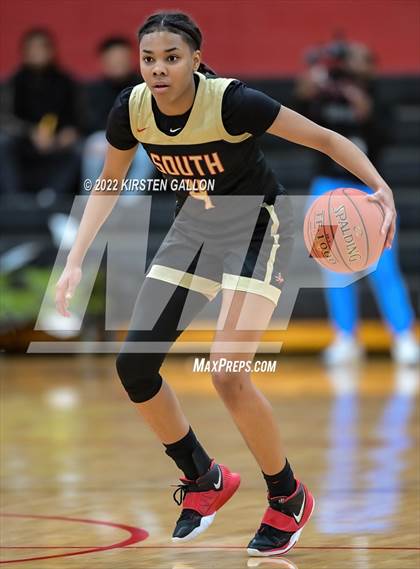 Thumbnail 3 in South Grand Prairie vs. Plano (UIL 6A Area Playoff) photogallery.