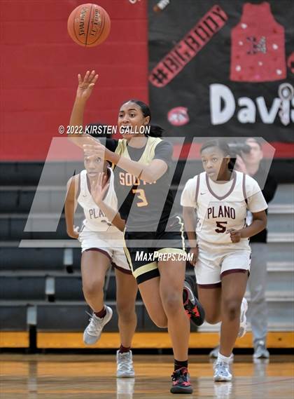 Thumbnail 2 in South Grand Prairie vs. Plano (UIL 6A Area Playoff) photogallery.