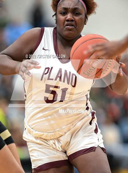Thumbnail 3 in South Grand Prairie vs. Plano (UIL 6A Area Playoff) photogallery.