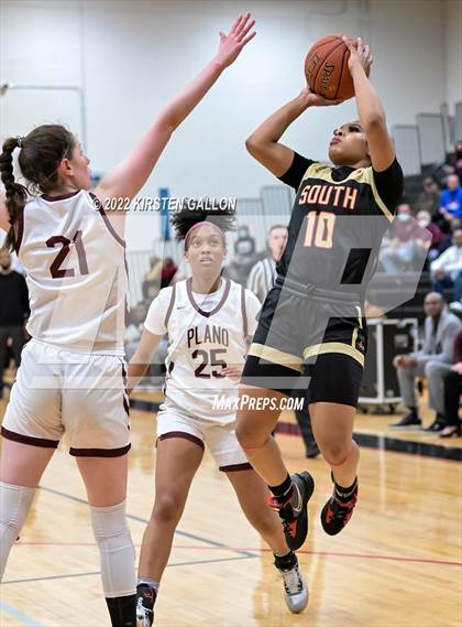Thumbnail 1 in South Grand Prairie vs. Plano (UIL 6A Area Playoff) photogallery.