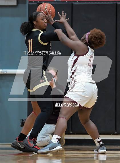 Thumbnail 3 in South Grand Prairie vs. Plano (UIL 6A Area Playoff) photogallery.