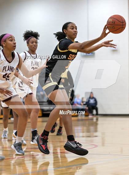 Thumbnail 2 in South Grand Prairie vs. Plano (UIL 6A Area Playoff) photogallery.