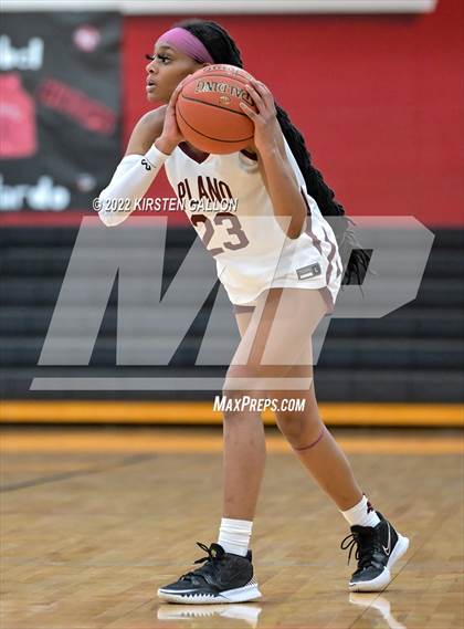 Thumbnail 2 in South Grand Prairie vs. Plano (UIL 6A Area Playoff) photogallery.