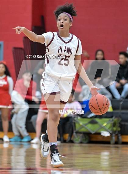 Thumbnail 2 in South Grand Prairie vs. Plano (UIL 6A Area Playoff) photogallery.