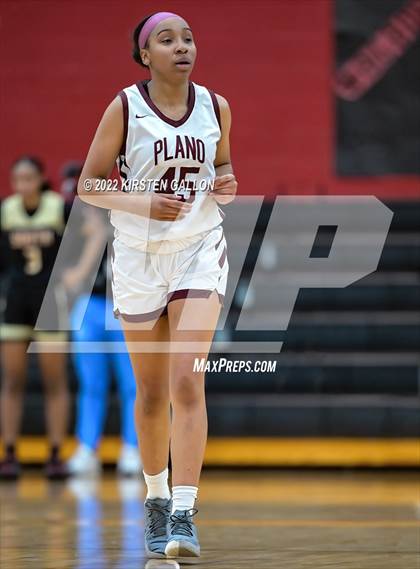Thumbnail 2 in South Grand Prairie vs. Plano (UIL 6A Area Playoff) photogallery.